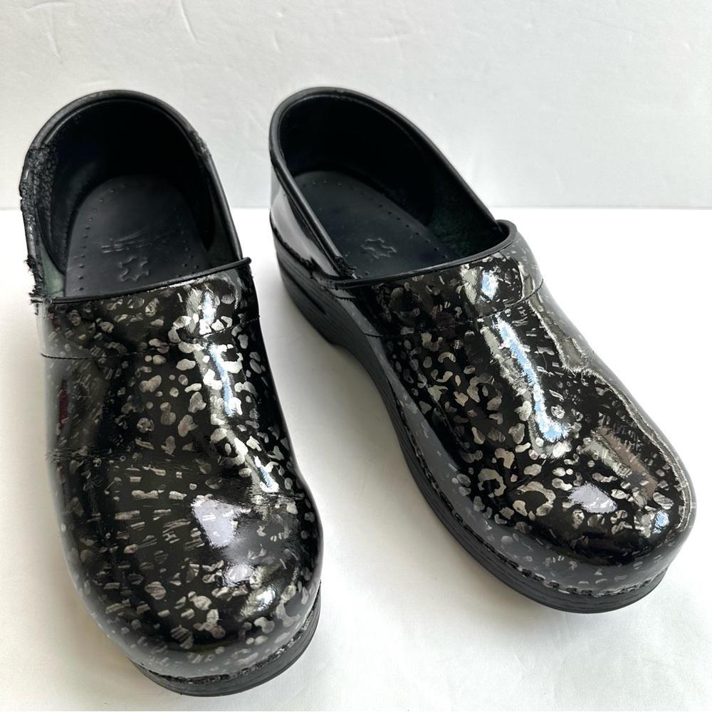 Dansko Black and Silver Animal Print Clogs Women’s 39 8.5-9